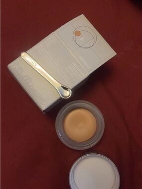 r.e.m. beauty Concealer Shade Medium 9 c